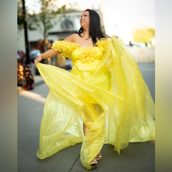 YELLOW CHIFFON TWO PIECE FLORAL 3D FLOWER LONG TRAIN FLOWY PHOTOSHOOT DRESS - Picture 5 of 7